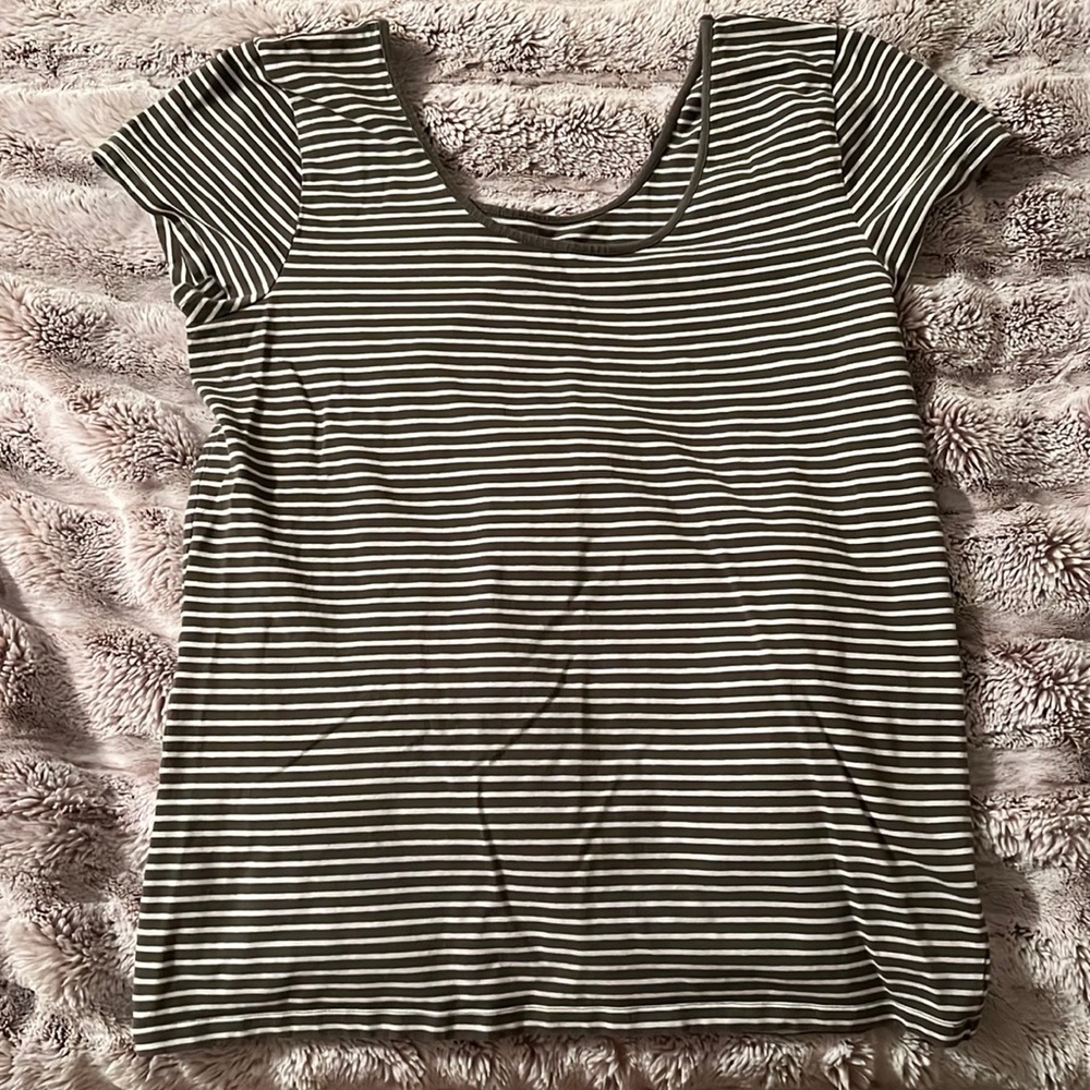 GAP Low Scoop Neck Stretch Extensible Fitted Stripped Tee. Green/White.  Size XL